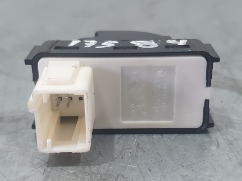 Recambio de mando elevalunas trasero derecho para peugeot 3008 ii suv (mc_, mr_, mj_, m4_) 1.5 bluehdi 130 referencia OEM IAM 98