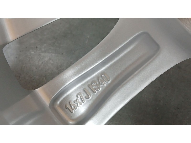 Recambio de llanta aluminio para toyota corolla sedán (_e21_) 1.8 vvti hybrid (zwe211, mzea12) referencia OEM IAM 7X16 5 TORN ET