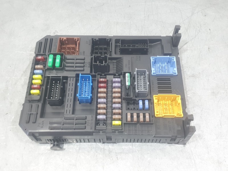 Recambio de caja reles / fusibles para peugeot 3008 ii suv (mc_, mr_, mj_, m4_) 1.5 bluehdi 130 referencia OEM IAM 9832880680  