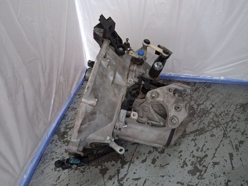 Recambio de caja cambios para citroën c3 iii (sx) 1.2 puretech 82 referencia OEM IAM 20A704 5VELOCIDADES 1474289