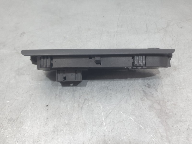 Recambio de mando elevalunas delantero izquierdo para fiat stilo multi wagon (192_) 1.9 jtd referencia OEM IAM 735400636 B569 