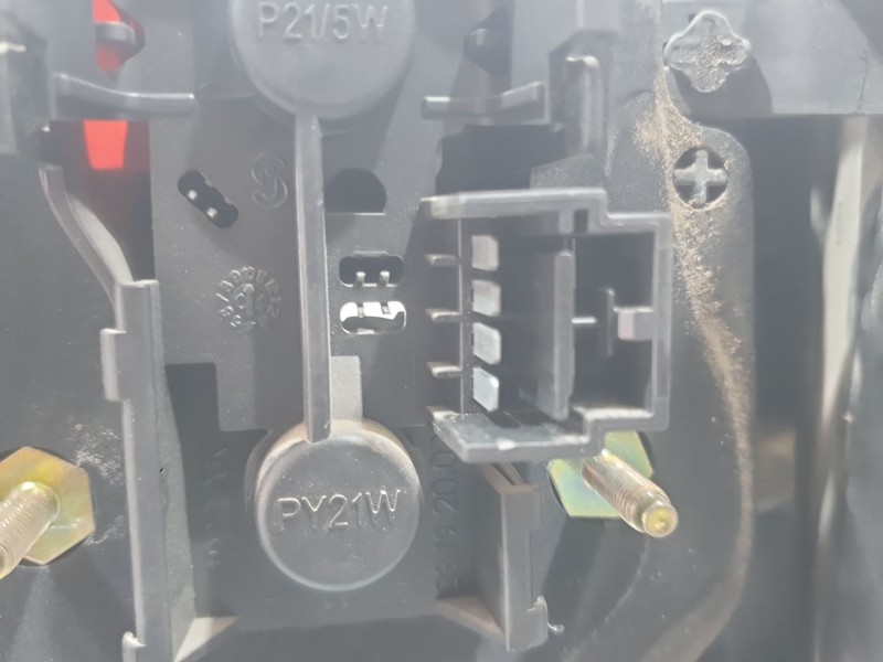 Recambio de piloto trasero derecho exterior para fiat stilo multi wagon (192_) 1.9 jtd referencia OEM IAM 46758986 28190202 