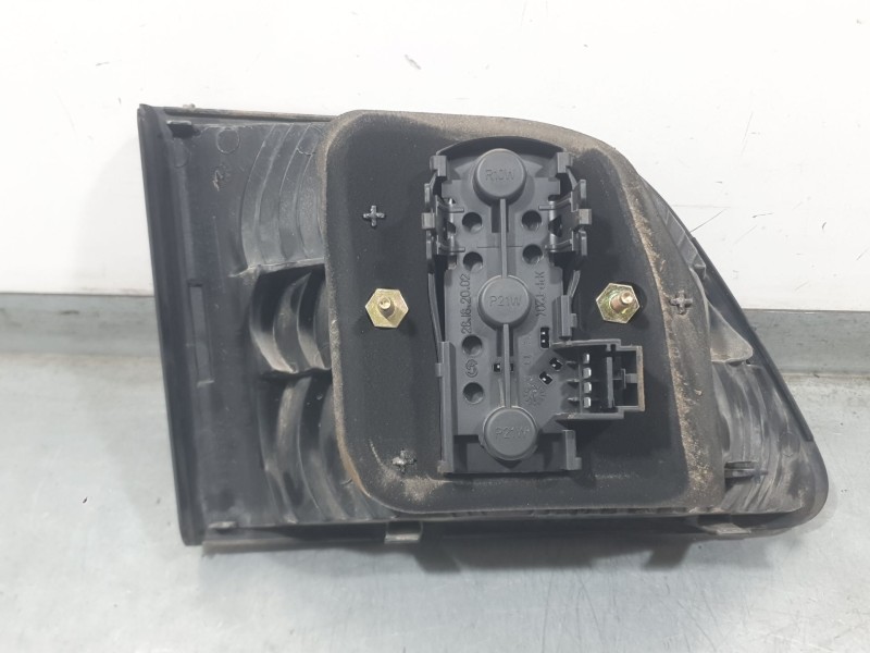 Recambio de piloto trasero derecho interior para fiat stilo multi wagon (192_) 1.9 jtd referencia OEM IAM 51717942 28180202 