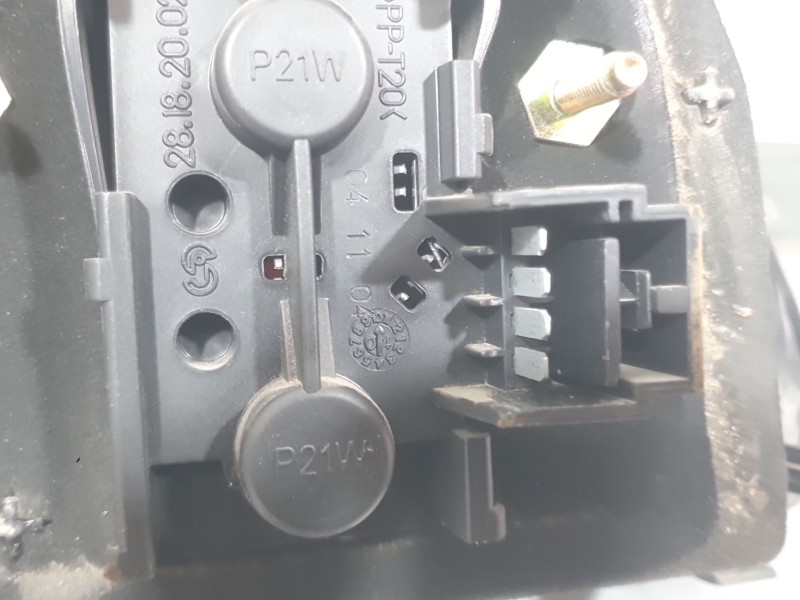 Recambio de piloto trasero derecho interior para fiat stilo multi wagon (192_) 1.9 jtd referencia OEM IAM 51717942 28180202 