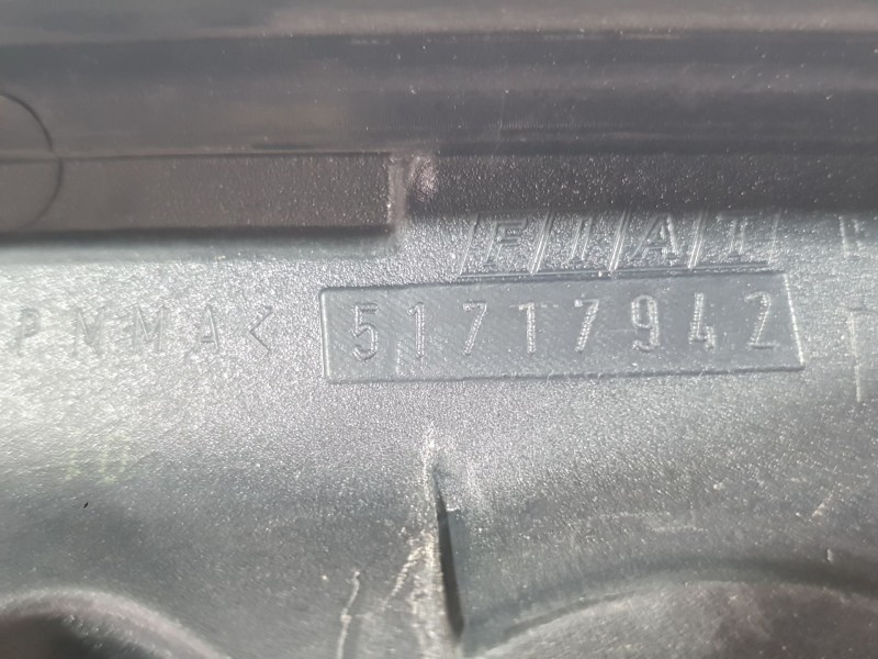 Recambio de piloto trasero derecho interior para fiat stilo multi wagon (192_) 1.9 jtd referencia OEM IAM 51717942 28180202 