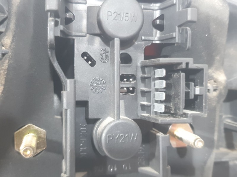 Recambio de piloto trasero izquierdo exterior para fiat stilo multi wagon (192_) 1.9 jtd referencia OEM IAM 46758989 28190102 