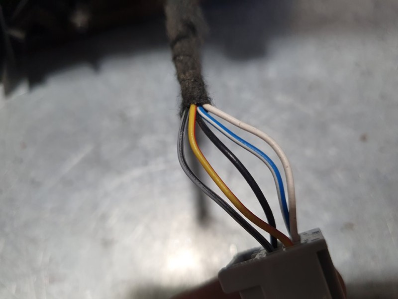 Recambio de retrovisor derecho para ford fiesta (cbk) ambiente referencia OEM IAM 1452852  ELECTRICO/TOCADO 5 CABLES