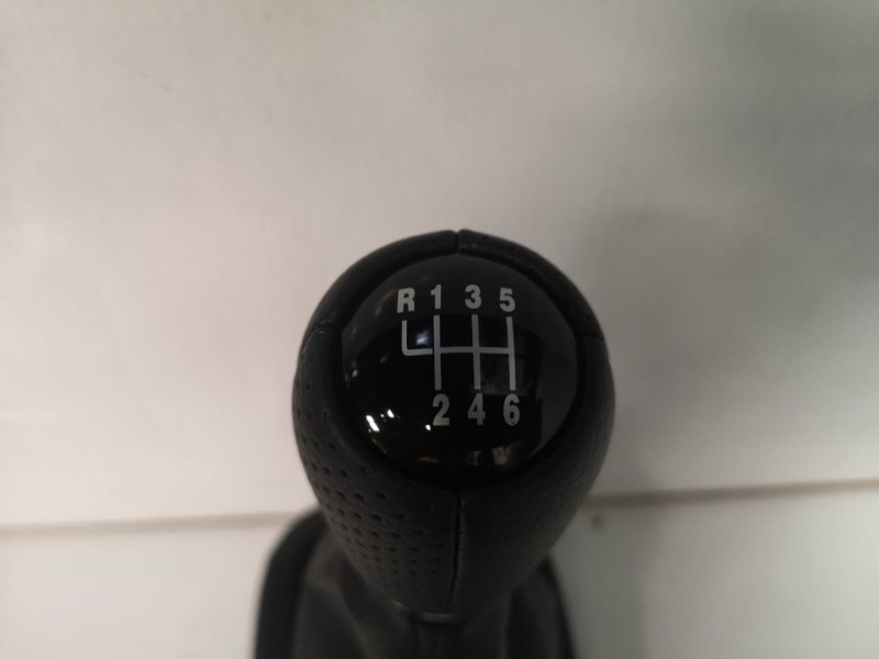 Recambio de recambio pomo con guarnecido para seat leon (1m1) referencia OEM IAM 6V  