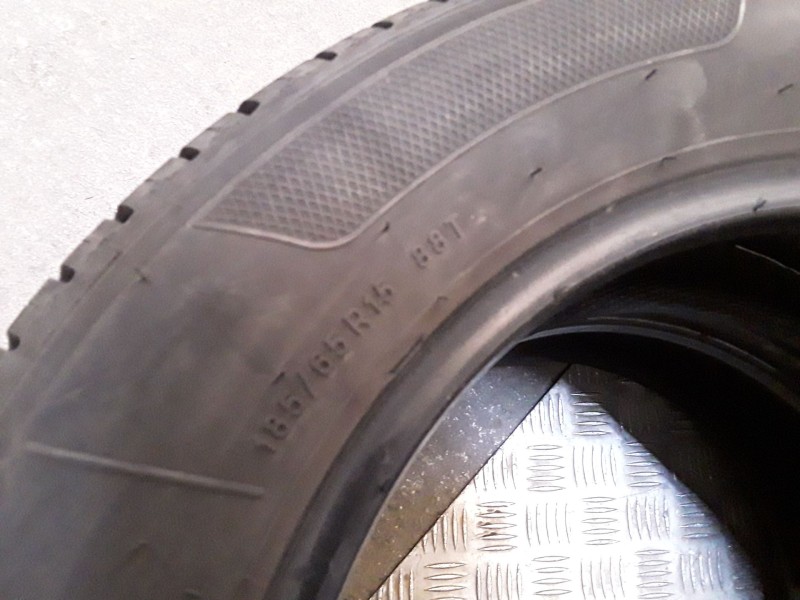 Recambio de neumatico pareja para neumaticos reutilizados - referencia OEM IAM 185651588T KLEBER 185/65/15/88T