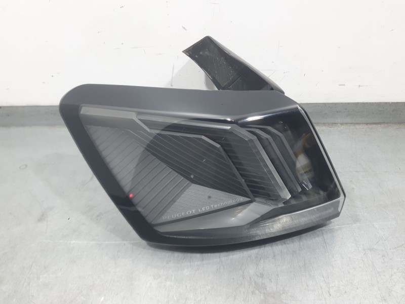 Recambio de piloto trasero izquierdo exterior para peugeot 3008 allure pack referencia OEM IAM 9836231280 82140101 EXTERIOR