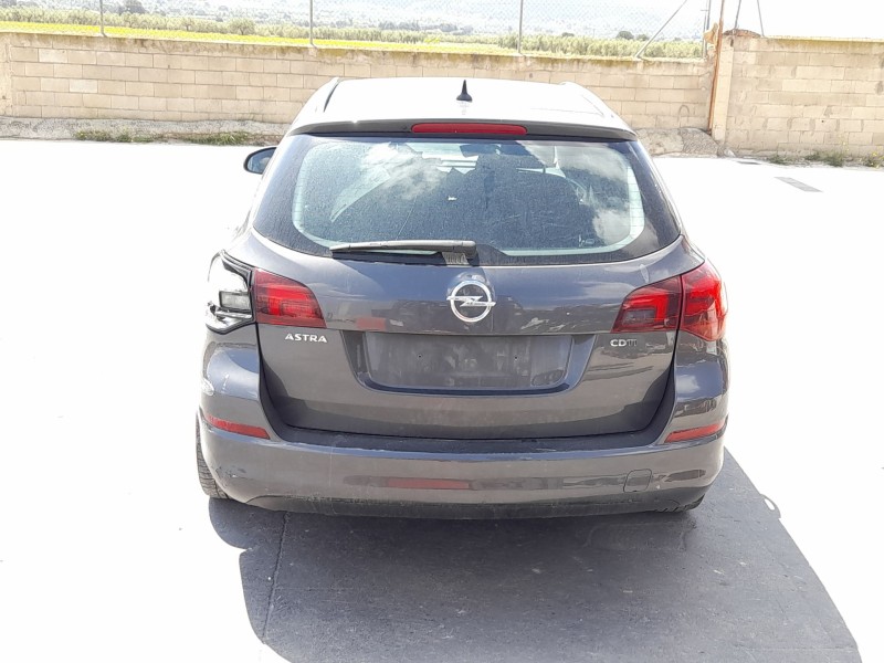 opel astra h sedán (a04) del año 2011