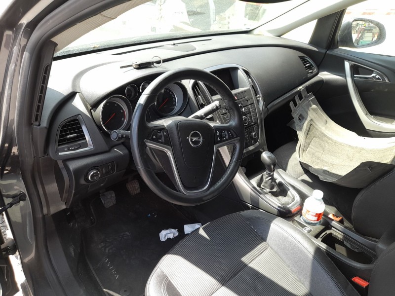 opel astra h sedán (a04) del año 2011