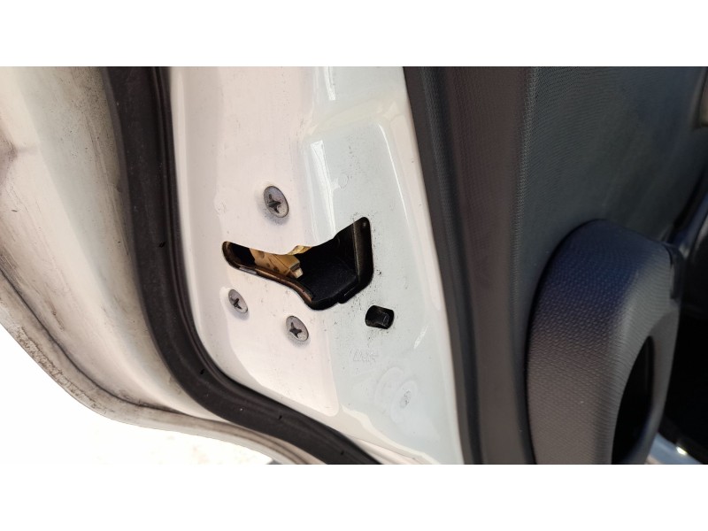 Recambio de cerradura puerta trasera izquierda para nissan micra iii (k12) 1.2 16v referencia OEM IAM 82501AX11A  