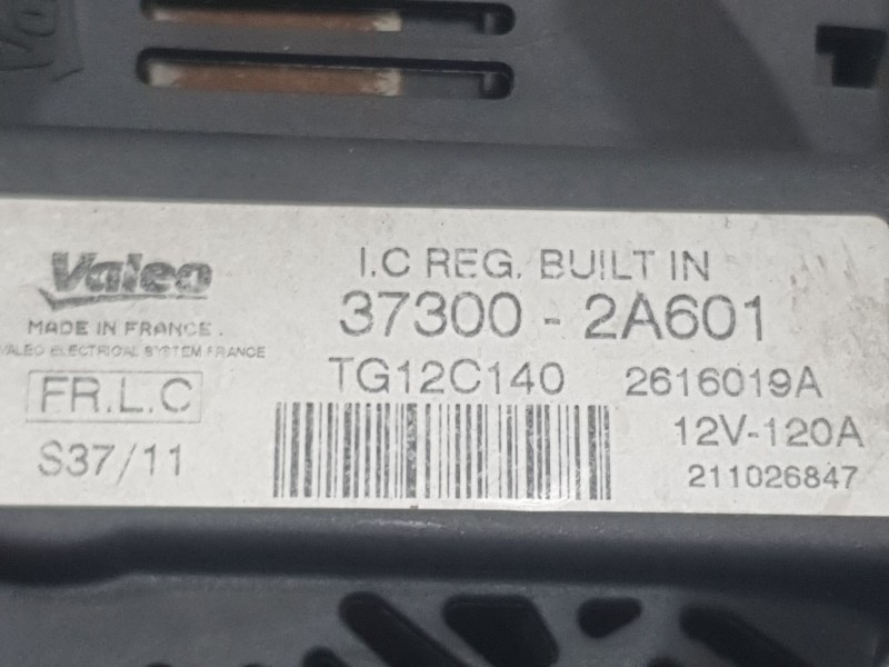 Recambio de alternador para kia cee´d drive referencia OEM IAM 373002A601 2616019A VALEO