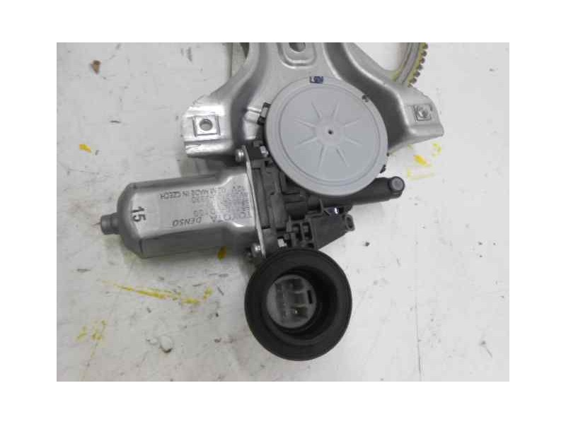 Recambio de elevalunas delantero derecho para toyota yaris ts referencia OEM IAM   ELECTRICO 6 PINS