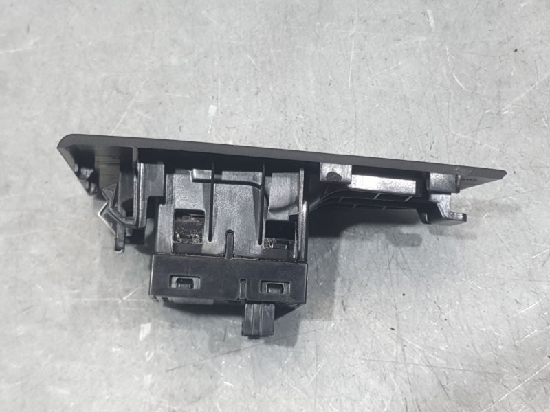 Recambio de mando elevalunas trasero derecho para bmw 1 (f40) 116 d referencia OEM IAM 7950756  
