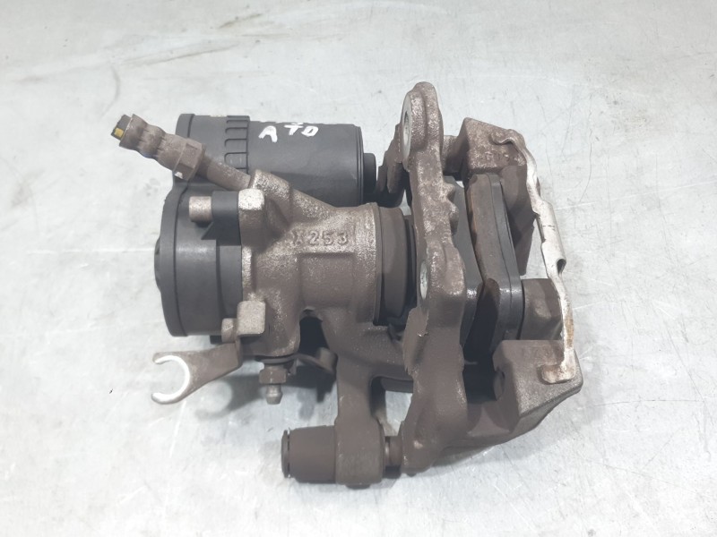 Recambio de pinza freno trasera derecha para bmw 1 (f40) 116 d referencia OEM IAM 689260601  