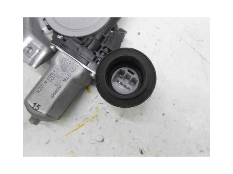 Recambio de elevalunas delantero derecho para toyota yaris ts referencia OEM IAM   ELECTRICO 6 PINS
