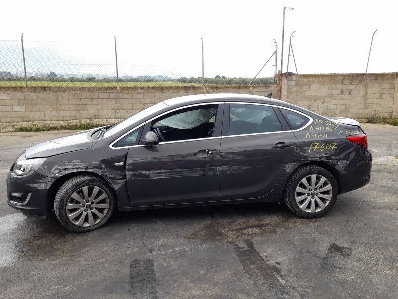 opel astra j sedán del año 2014