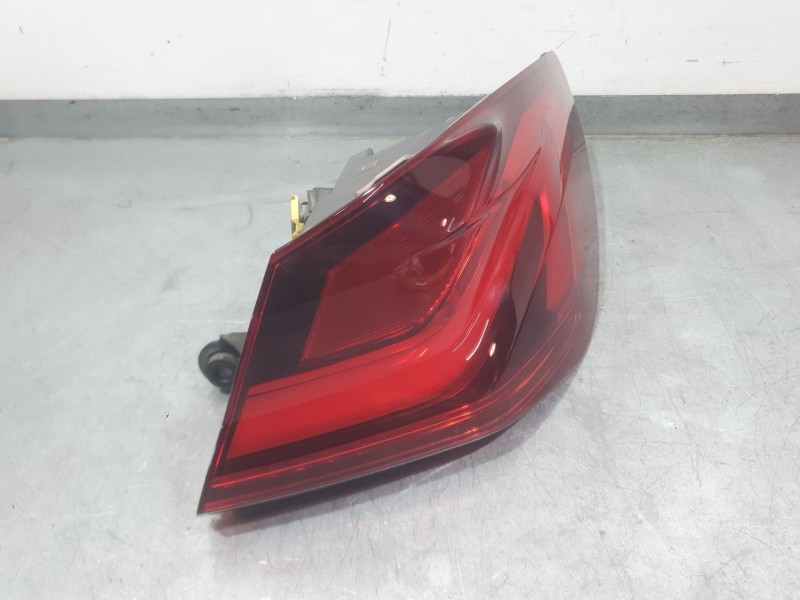 Recambio de piloto trasero derecho exterior para bmw 1 (f40) 116 d referencia OEM IAM 7450644  
