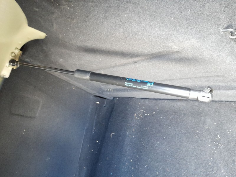 Recambio de amortiguadores maletero / porton para opel astra j sedán 1.4 turbo (69) referencia OEM IAM 13379051  