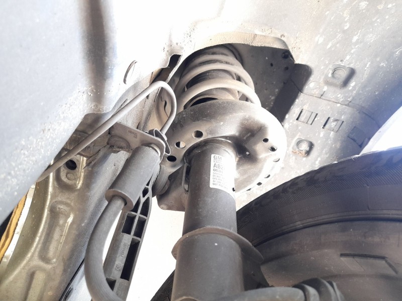 Recambio de amortiguador delantero izquierdo para opel astra j sedán 1.4 turbo (69) referencia OEM IAM 13412611  