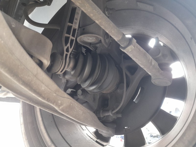 Recambio de mangueta delantera derecha para opel astra j sedán 1.4 turbo (69) referencia OEM IAM 13319481  