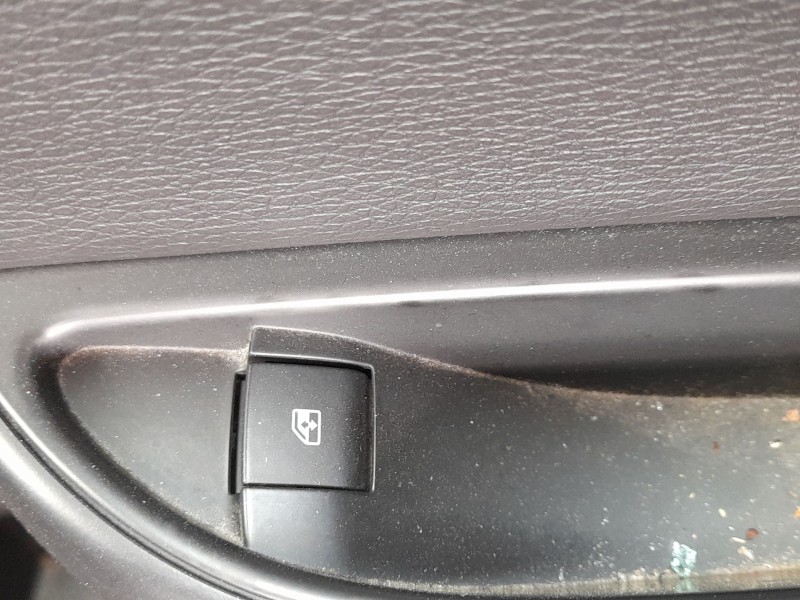 Recambio de mando elevalunas trasero derecho para opel astra j (p10) 1.6 cdti (68) referencia OEM IAM 13301888  