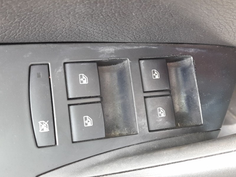 Recambio de mando elevalunas delantero izquierdo para opel astra j (p10) 1.6 cdti (68) referencia OEM IAM 13305978  