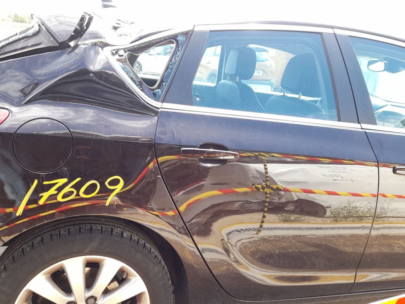 Recambio de puerta trasera derecha para opel astra j (p10) 1.6 cdti (68) referencia OEM IAM 13285611  