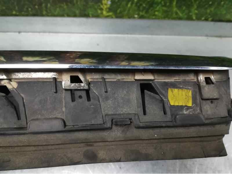 Recambio de rejilla capo der para bmw x5 (e70) 3.0d referencia OEM IAM 51137157688  TOCADA