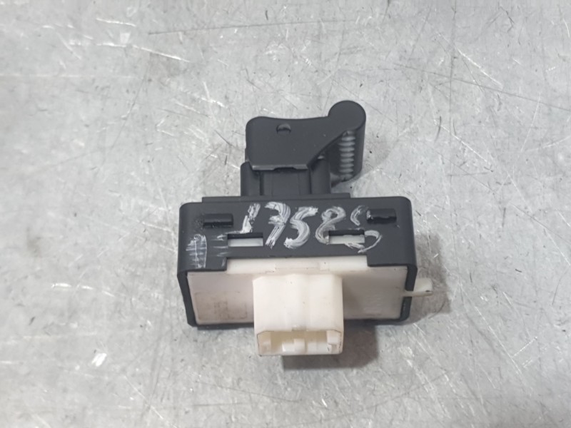 Recambio de mando elevalunas trasero derecho para jeep renegade suv (bu, b1, bv) 1.0 t-gdi referencia OEM IAM 30170843  