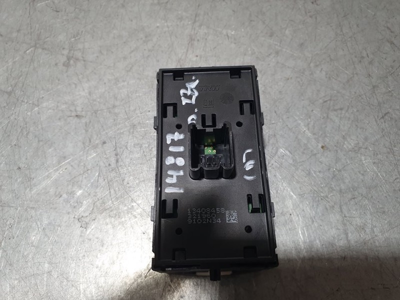 Recambio de mando elevalunas delantero izquierdo para opel astra k sports tourer selective start/stop referencia OEM IAM 1340845