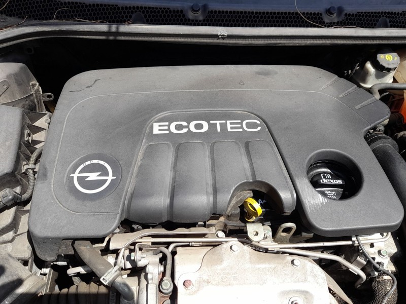 Recambio de tapa motor para opel astra j (p10) 1.6 cdti (68) referencia OEM IAM 55503707  