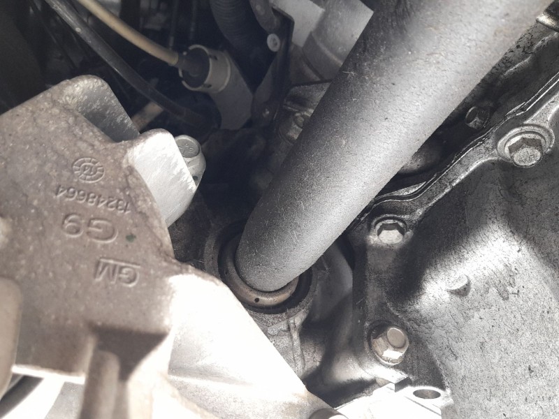 Recambio de transmision delantera derecha para opel astra j (p10) 1.6 cdti (68) referencia OEM IAM 13335141  