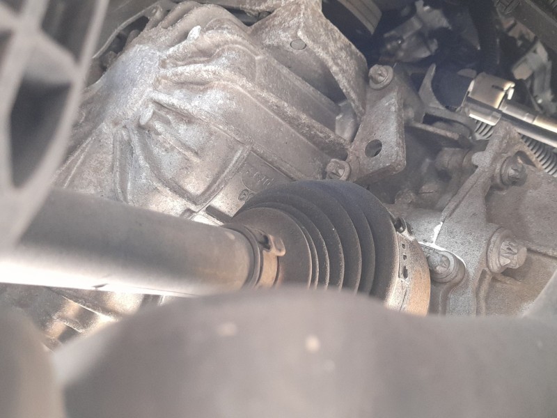 Recambio de transmision delantera izquierda para opel astra j (p10) 1.6 cdti (68) referencia OEM IAM 13335140 1677188180 9552049