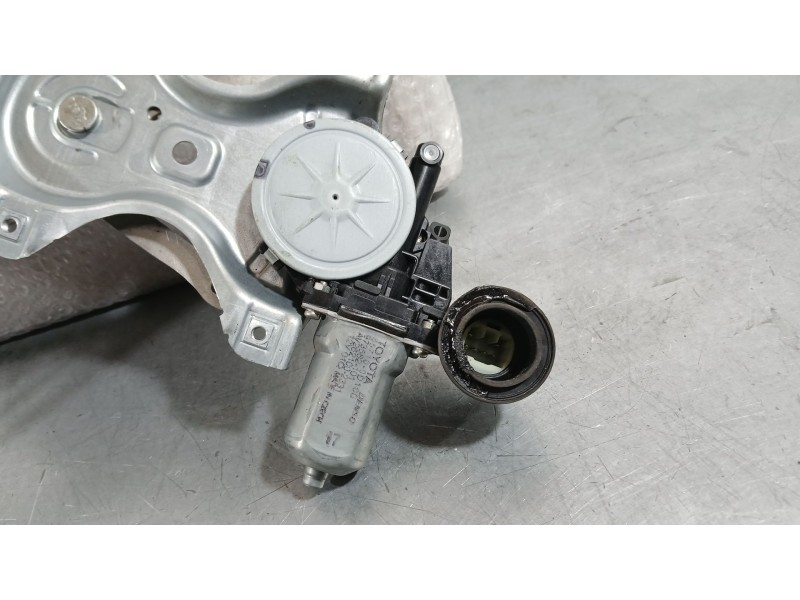 Recambio de elevalunas delantero derecho para toyota auris (_e18_) 1.4 d-4d (nde180_) referencia OEM IAM 857100D100 DENSO 6 PINS
