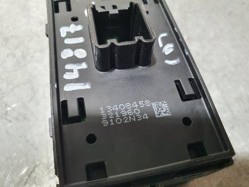 Recambio de mando elevalunas delantero izquierdo para opel astra k sports tourer selective start/stop referencia OEM IAM 1340845