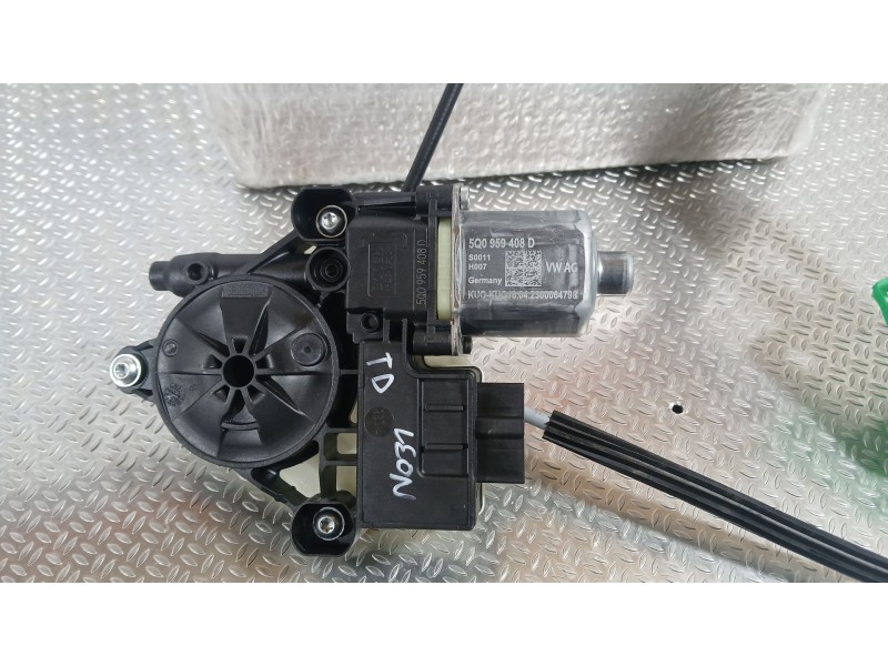 Recambio de elevalunas trasero derecho para seat leon (kl1, klg) 2.0 tdi referencia OEM IAM 5FA839462A 6 PINS 