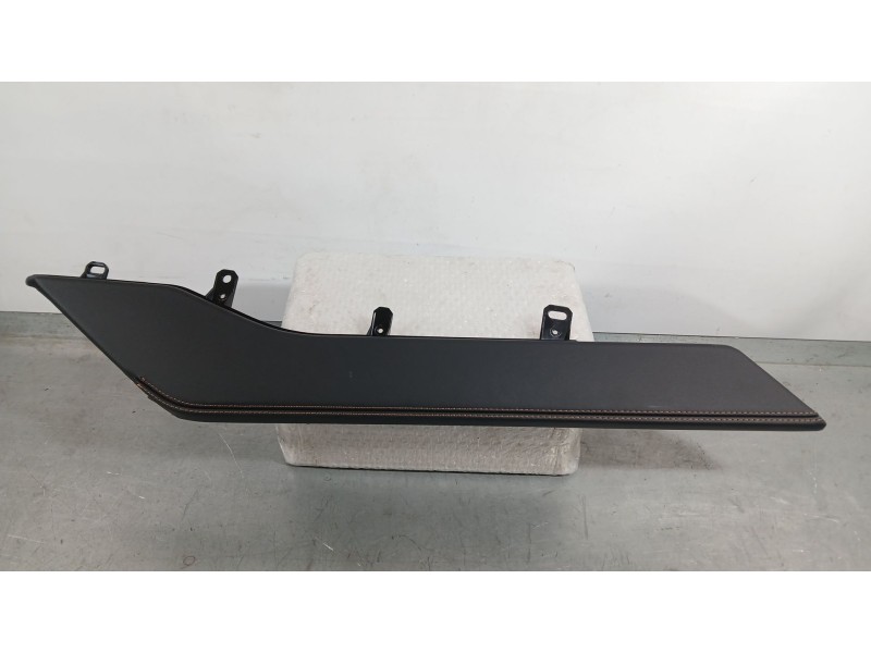 Recambio de cubierta para cupra formentor (kmp) 1.5 tsi e-hybrid referencia OEM IAM 5FB863488A APOLLABRAZOS CENTRAL DERECHO ROZA