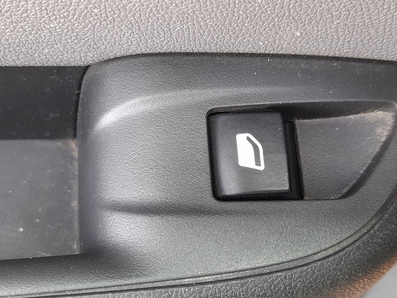 Recambio de mando elevalunas trasero izquierdo para opel crossland x / crossland (p17, p2qo) 1.2 (75) referencia OEM IAM 9676229