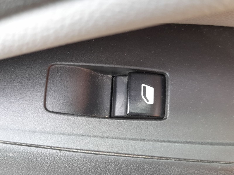 Recambio de mando elevalunas delantero derecho para opel crossland x / crossland (p17, p2qo) 1.2 (75) referencia OEM IAM 9676229
