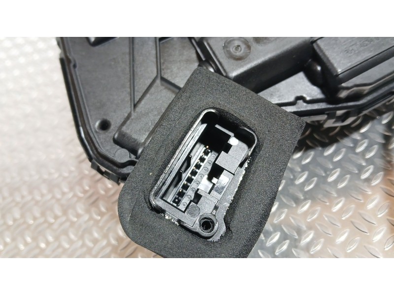Recambio de cerradura puerta delantera derecha para seat leon (kl1, klg) 2.0 tdi referencia OEM IAM 5TB837016D  