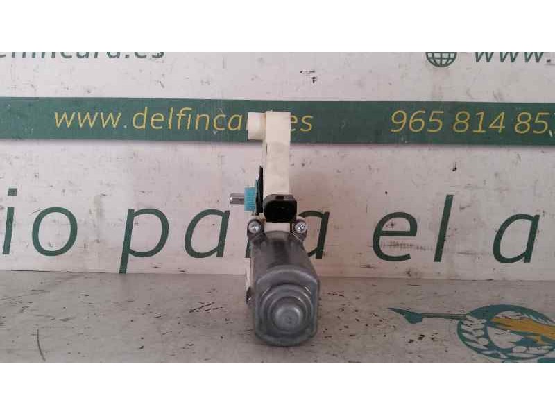 Recambio de motor elevalunas delantero derecho para mercedes-benz clase b (w245) 2.0 cat referencia OEM IAM  2 PIN ELECTRICO