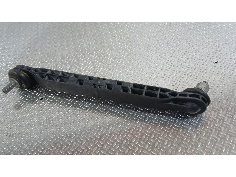 Recambio de bieleta estabilizadora delantera derecha para seat ibiza v (kj1, kjg) 1.0 mpi referencia OEM IAM 2Q0411315C  