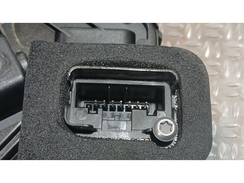 Recambio de cerradura puerta trasera izquierda para seat leon (kl1, klg) 2.0 tdi referencia OEM IAM   