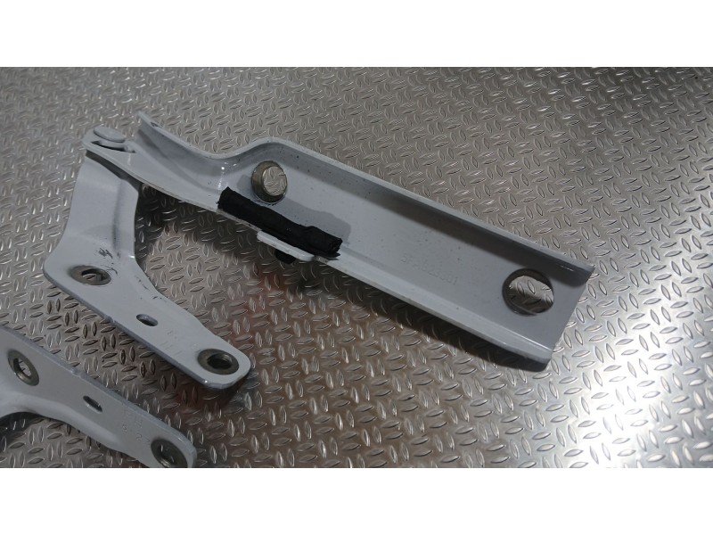 Recambio de bisagra capot para seat leon (kl1, klg) 2.0 tdi referencia OEM IAM 5FA823301 PAREJA 5FA823302
