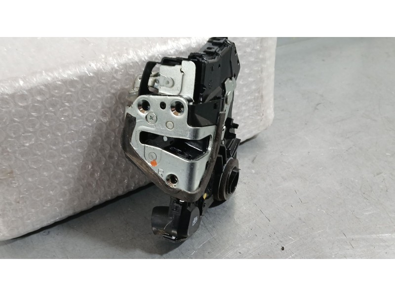 Recambio de cerradura puerta delantera derecha para toyota auris (_e18_) 1.4 d-4d (nde180_) referencia OEM IAM 6903005130  
