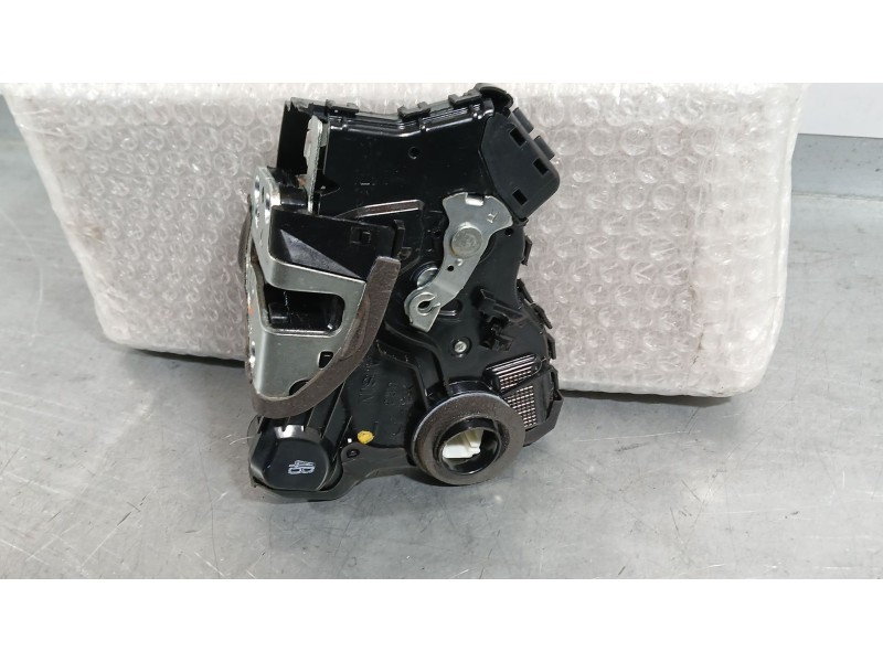Recambio de cerradura puerta delantera derecha para toyota auris (_e18_) 1.4 d-4d (nde180_) referencia OEM IAM 6903005130  