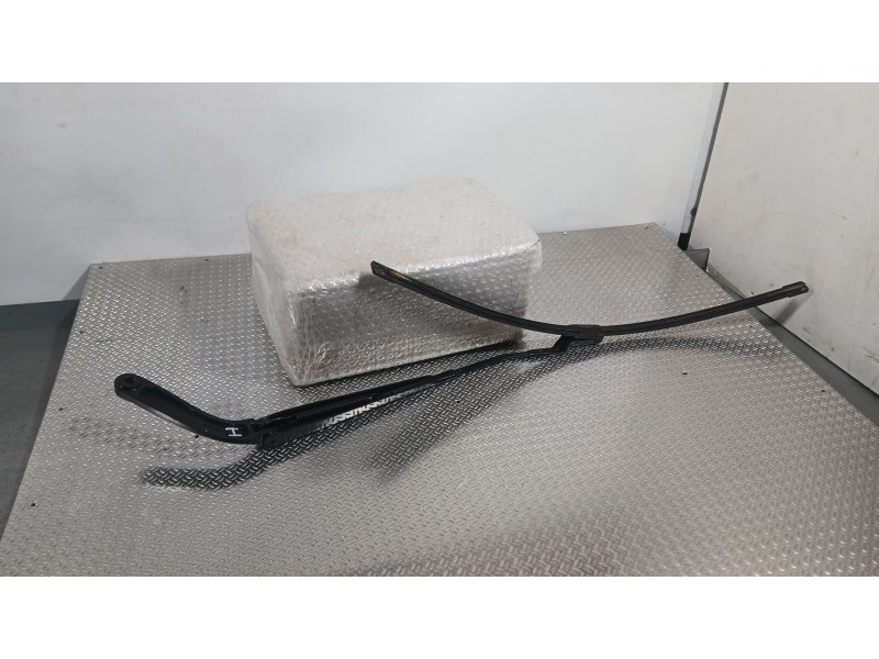 Recambio de brazo limpia delantero izquierdo para seat leon (kl1, klg) 2.0 tdi referencia OEM IAM 5FB955409A  